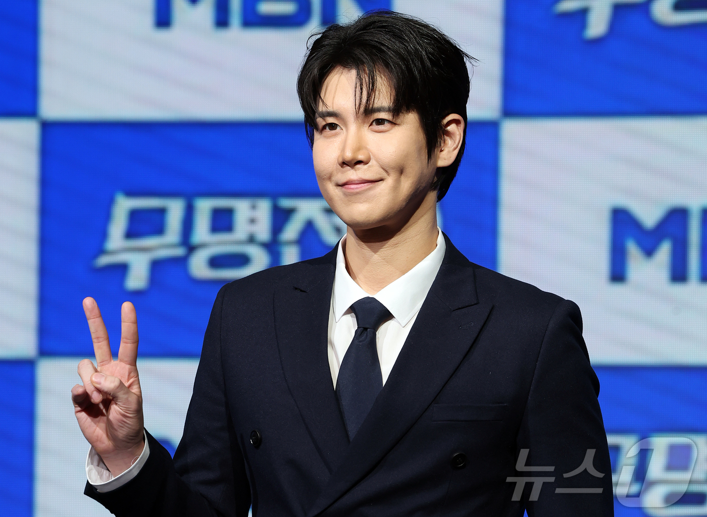 (서울=뉴스1) 김진환 기자 = MBN 트롯 오디션 ‘무명전설-트롯 사내들의 서열전쟁’ TOP3을 차지한 가수 장한별이 20일 서울 마포구 쇼킹케이팝센터에서 열린 톱7 기자간담회에 …