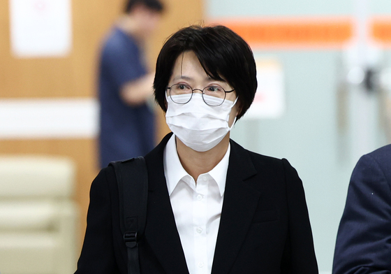 법정 출석하는 '쿠팡 수사무마 혐의' 김동희 검사