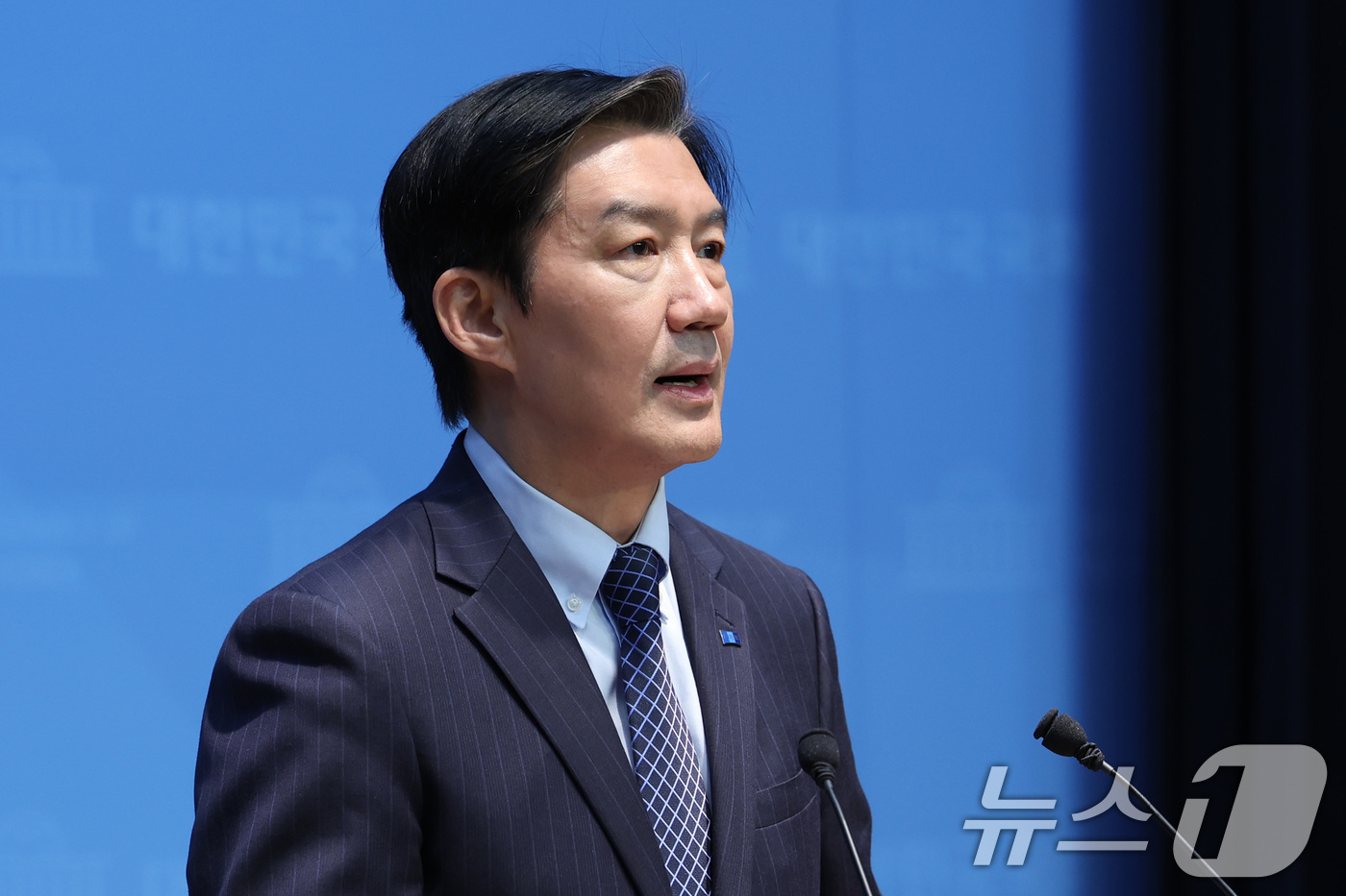 (서울=뉴스1) 신웅수 기자 = 조국 조국혁신당 대표가 20일 서울 여의도 국회 소통관에서 6.3 지방선거 관련 기자회견을 하고 있다. 2026.5.20/뉴스1