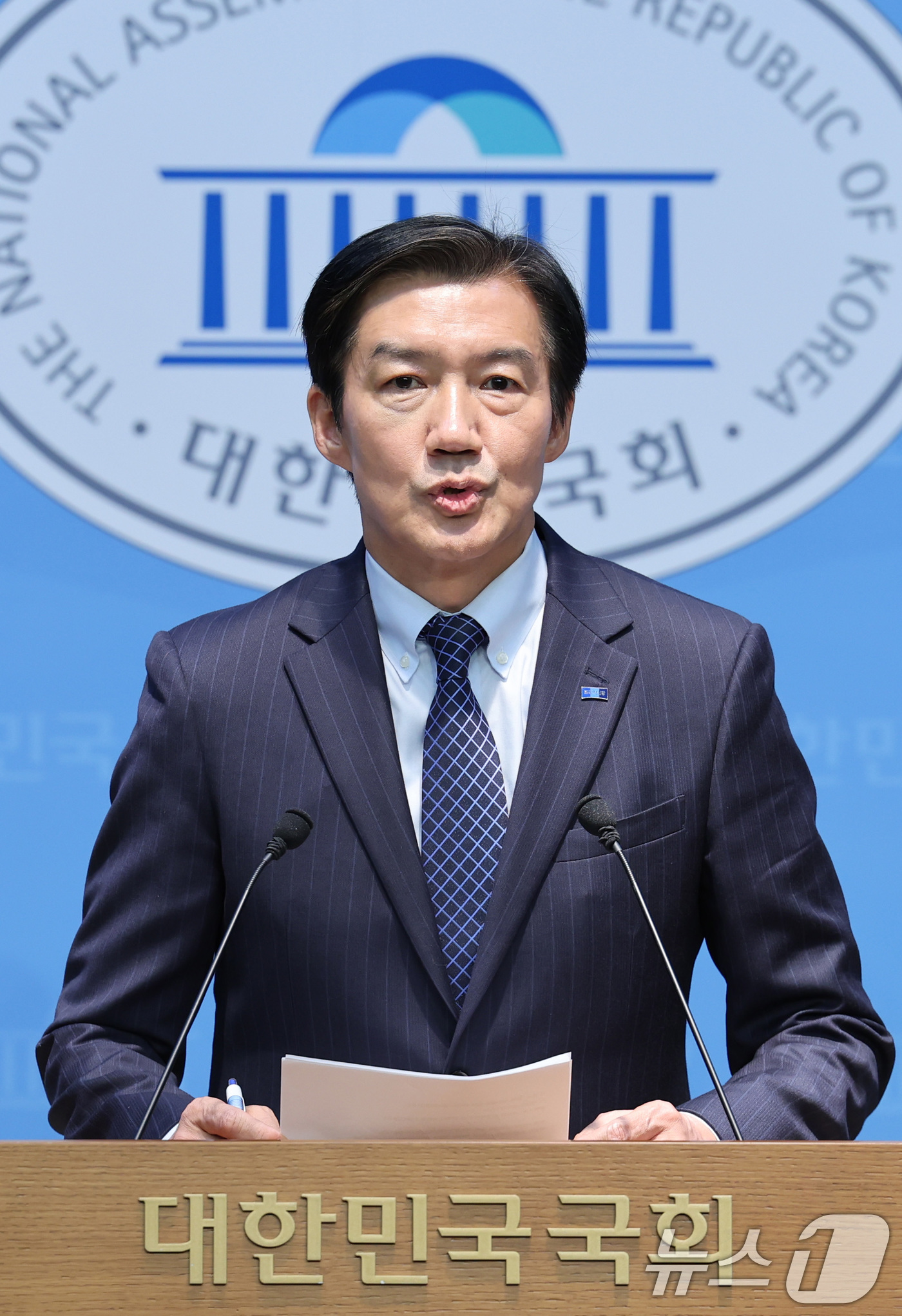 (서울=뉴스1) 신웅수 기자 = 조국 조국혁신당 대표가 20일 서울 여의도 국회 소통관에서 6.3 지방선거 관련 기자회견을 하고 있다. 2026.5.20/뉴스1