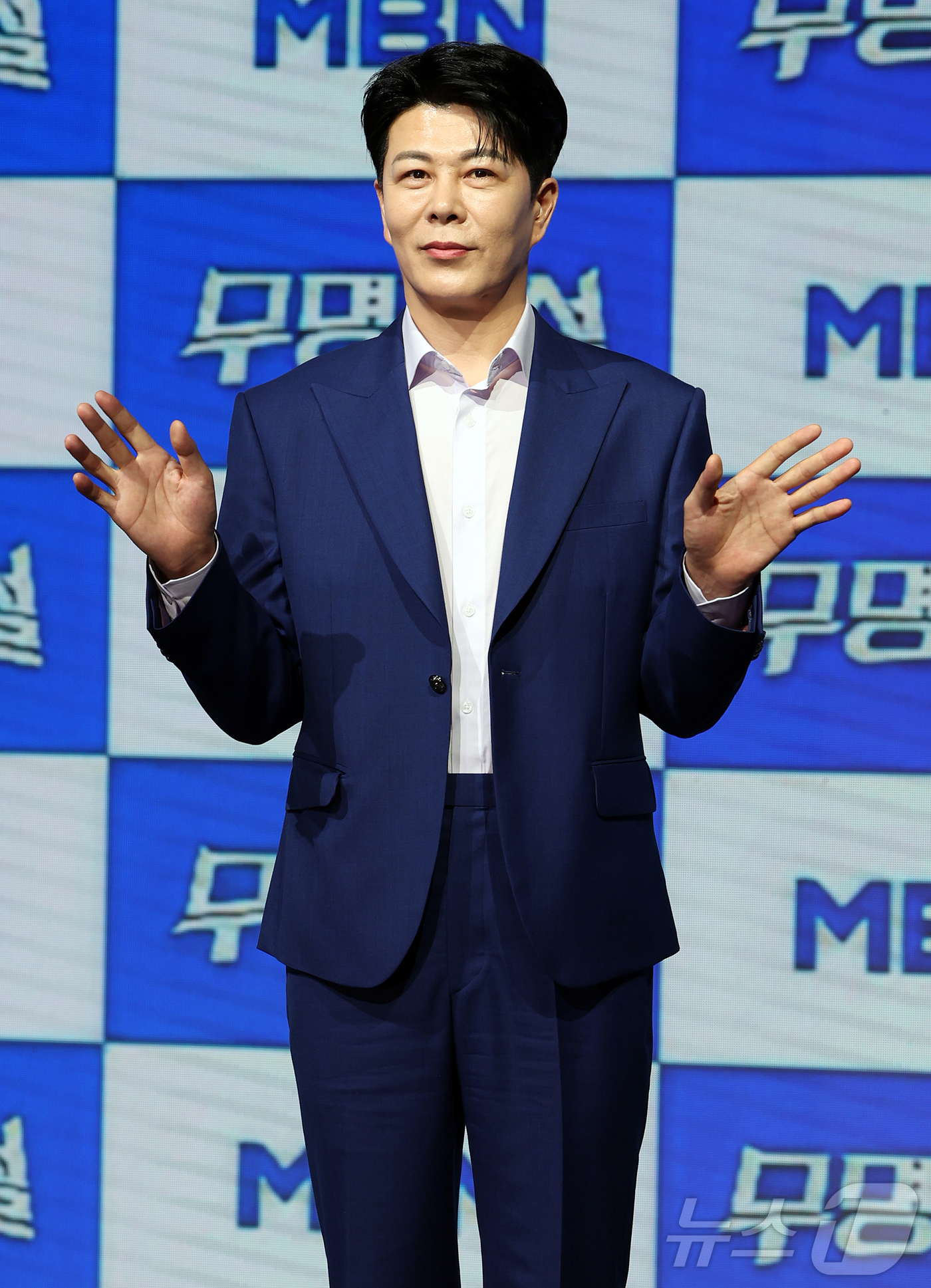 (서울=뉴스1) 김진환 기자 = MBN 트롯 오디션 ‘무명전설-트롯 사내들의 서열전쟁’에서 TOP7을 차지한 가수 이루네가 20일 서울 마포구 쇼킹케이팝센터에서 열린 톱7 기자간담 …