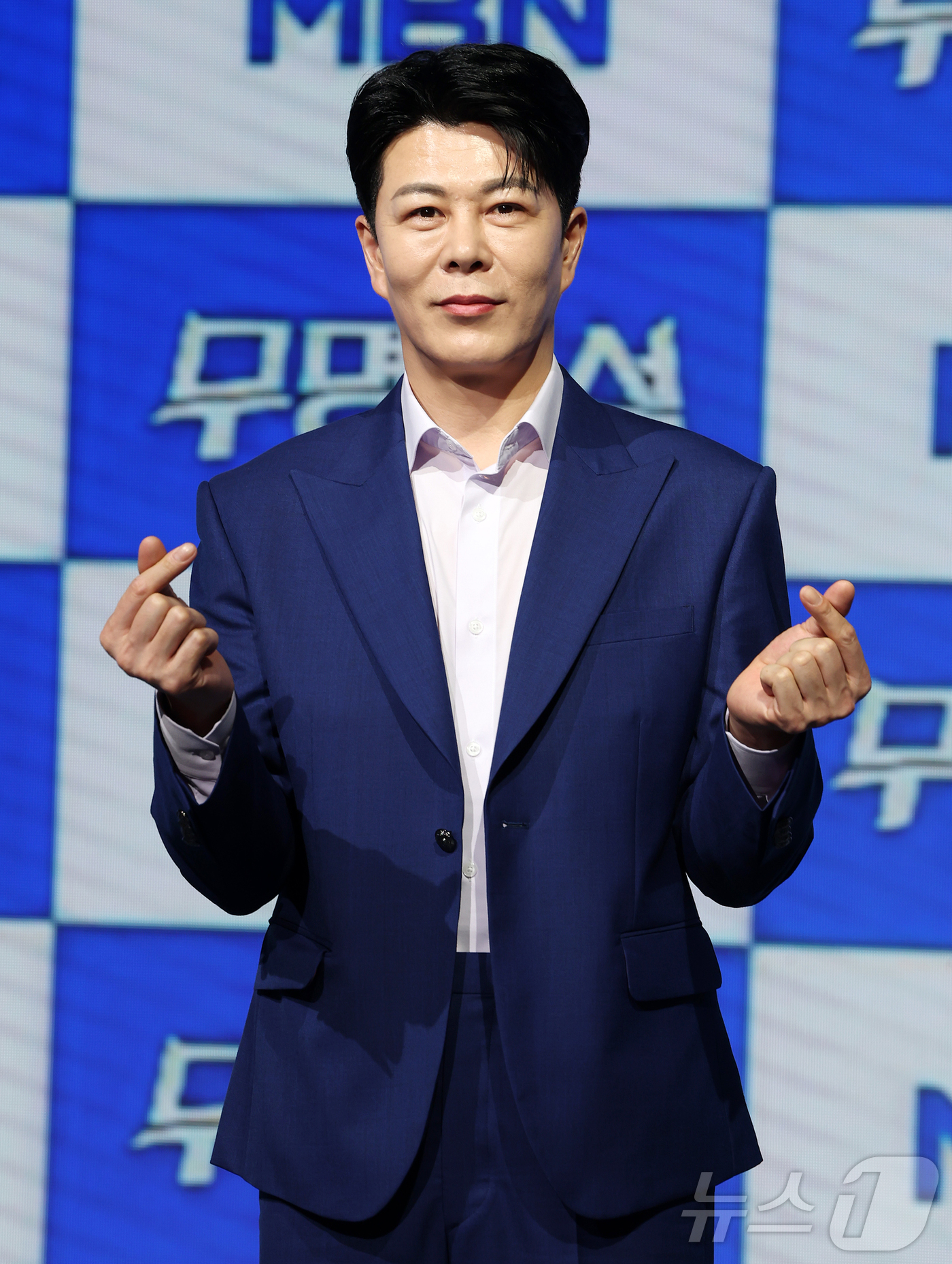 (서울=뉴스1) 김진환 기자 = MBN 트롯 오디션 ‘무명전설-트롯 사내들의 서열전쟁’에서 TOP7을 차지한 가수 이루네가 20일 서울 마포구 쇼킹케이팝센터에서 열린 톱7 기자간담 …