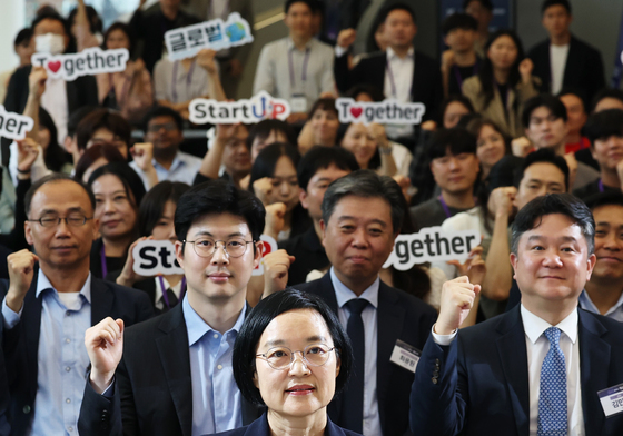 'SVC 서울' 개소 축하하는 한성숙 장관