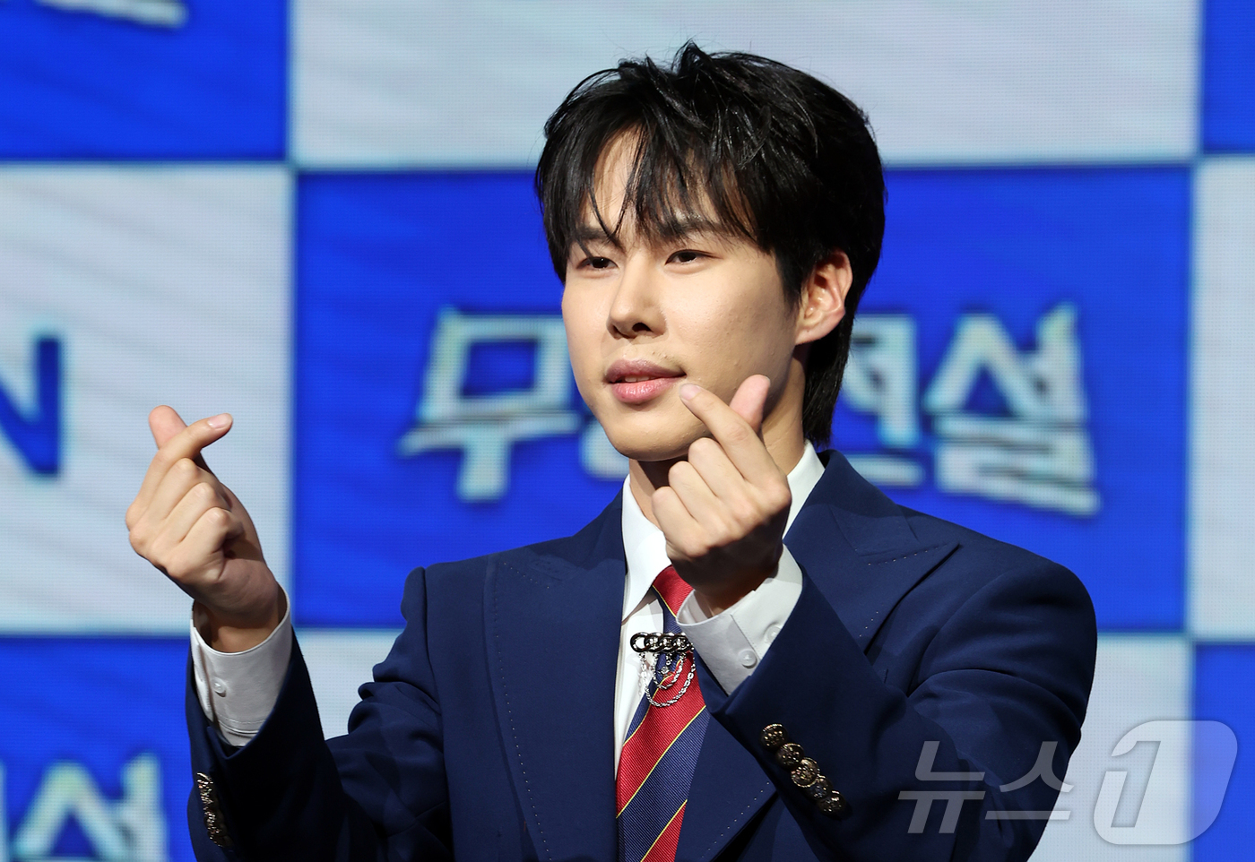 (서울=뉴스1) 김진환 기자 = MBN 트롯 오디션 ‘무명전설-트롯 사내들의 서열전쟁’에서 TOP5를 차지한 가수 정연호가 20일 서울 마포구 쇼킹케이팝센터에서 열린 톱7 기자간담 …