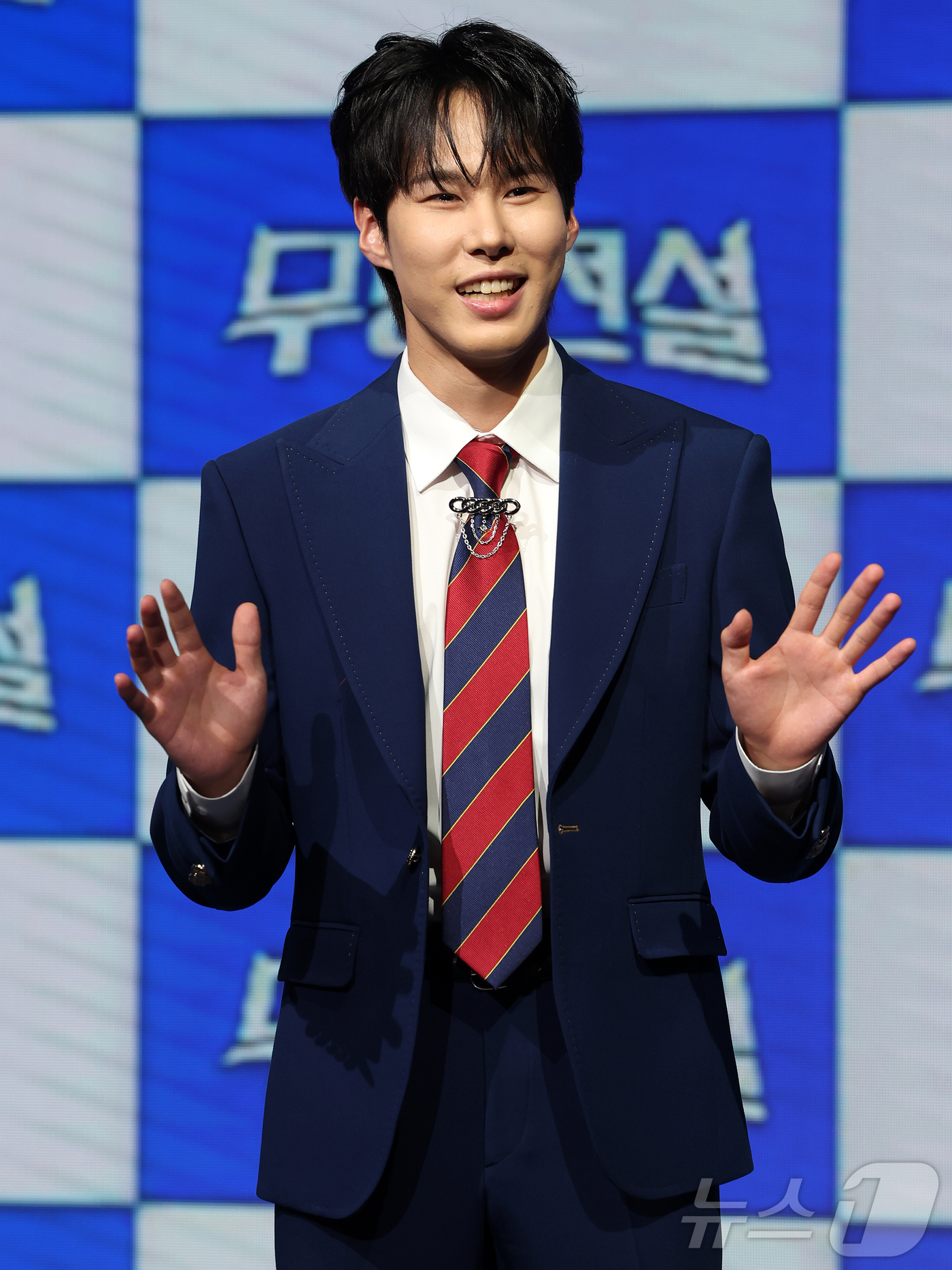 (서울=뉴스1) 김진환 기자 = MBN 트롯 오디션 ‘무명전설-트롯 사내들의 서열전쟁’에서 TOP5를 차지한 가수 정연호가 20일 서울 마포구 쇼킹케이팝센터에서 열린 톱7 기자간담 …