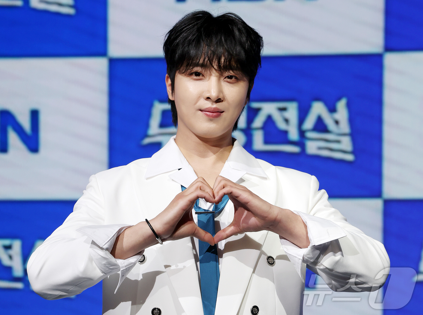(서울=뉴스1) 김진환 기자 = MBN 트롯 오디션 ‘무명전설-트롯 사내들의 서열전쟁’에서 TOP4를 차지한 가수 황윤성이 20일 서울 마포구 쇼킹케이팝센터에서 열린 톱7 기자간담 …