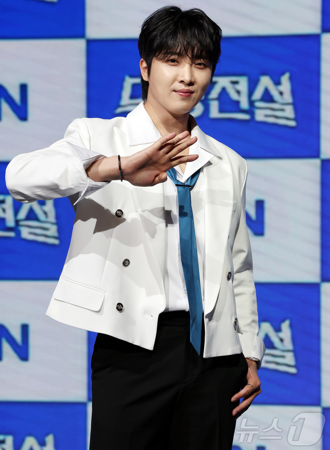 (서울=뉴스1) 김진환 기자 = MBN 트롯 오디션 ‘무명전설-트롯 사내들의 서열전쟁’에서 TOP4를 차지한 가수 황윤성이 20일 서울 마포구 쇼킹케이팝센터에서 열린 톱7 기자간담 …