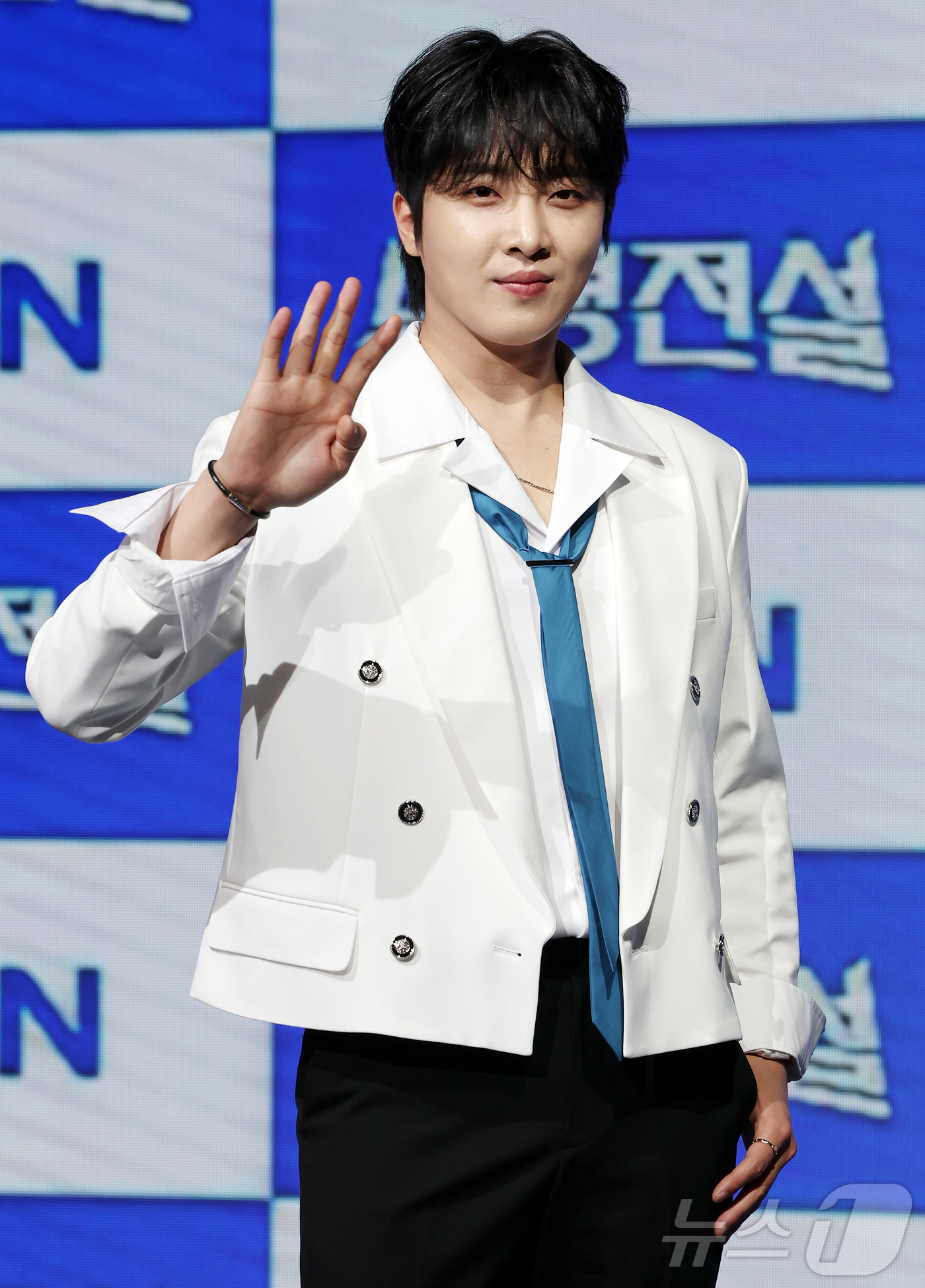 (서울=뉴스1) 김진환 기자 = MBN 트롯 오디션 ‘무명전설-트롯 사내들의 서열전쟁’에서 TOP4를 차지한 가수 황윤성이 20일 서울 마포구 쇼킹케이팝센터에서 열린 톱7 기자간담 …