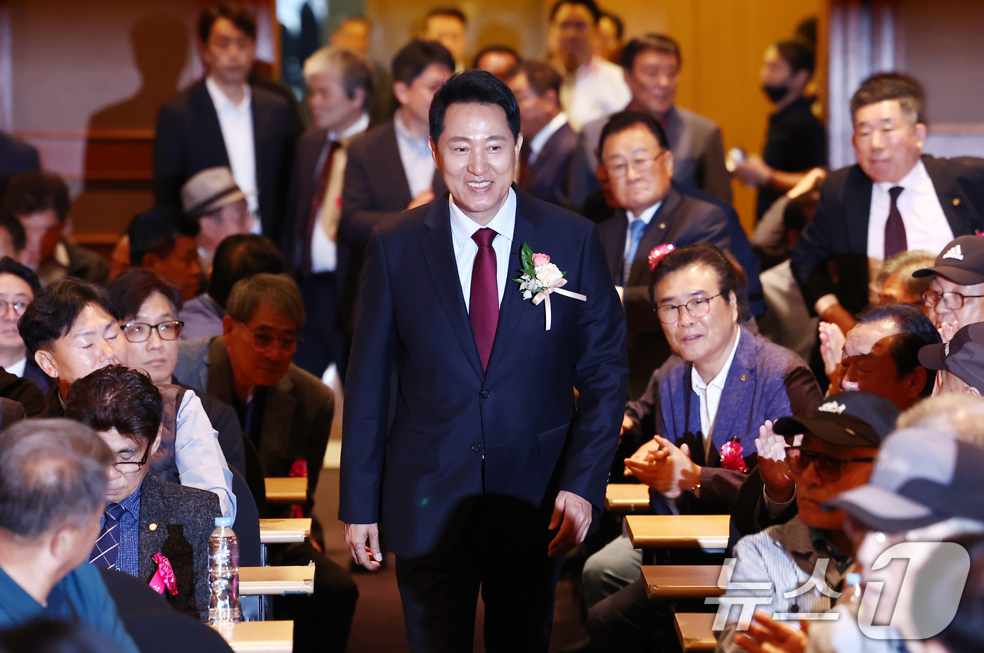 (서울=뉴스1) 김민지 기자 = 오세훈 국민의힘 서울시장 후보가 20일 서울 송파구 교통회관에서 열린 서울시 개인택시운송사업조합 제56주년 창립기념식에 참석하고 있다. 2026.5 …