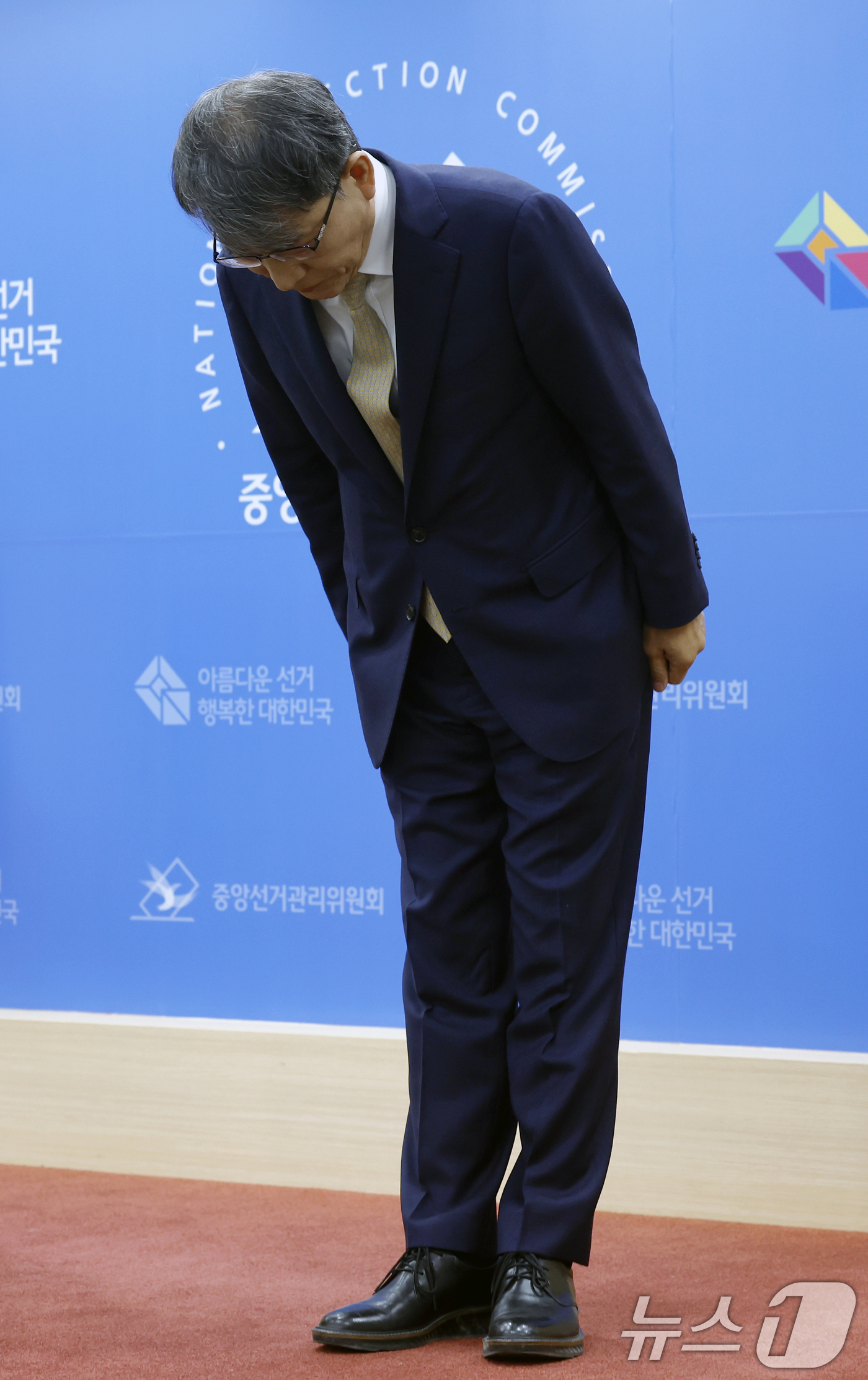 (과천=뉴스1) 박정호 기자 = 노태악 중앙선거관리위원장이 20일 오전 경기도 과천시 홍촌말로 중앙선거관리위원회에서 제9회 전국동시지방선거 관련 ‘국민께 드리는 말씀’ 발표를 마친 …