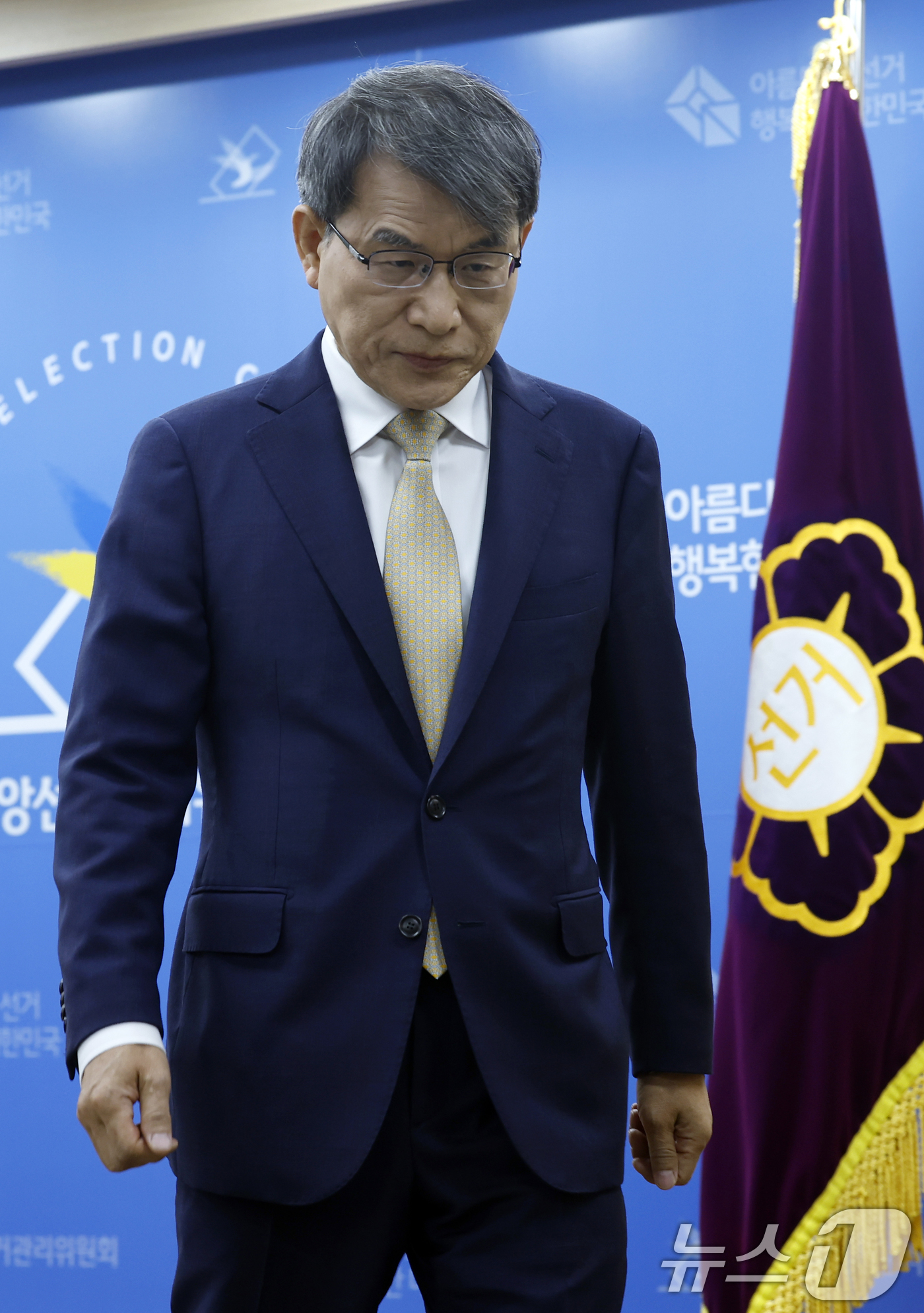 (과천=뉴스1) 박정호 기자 = 노태악 중앙선거관리위원장이 20일 오전 경기도 과천시 홍촌말로 중앙선거관리위원회에서 제9회 전국동시지방선거 관련 ‘국민께 드리는 말씀’ 발표를 마친 …