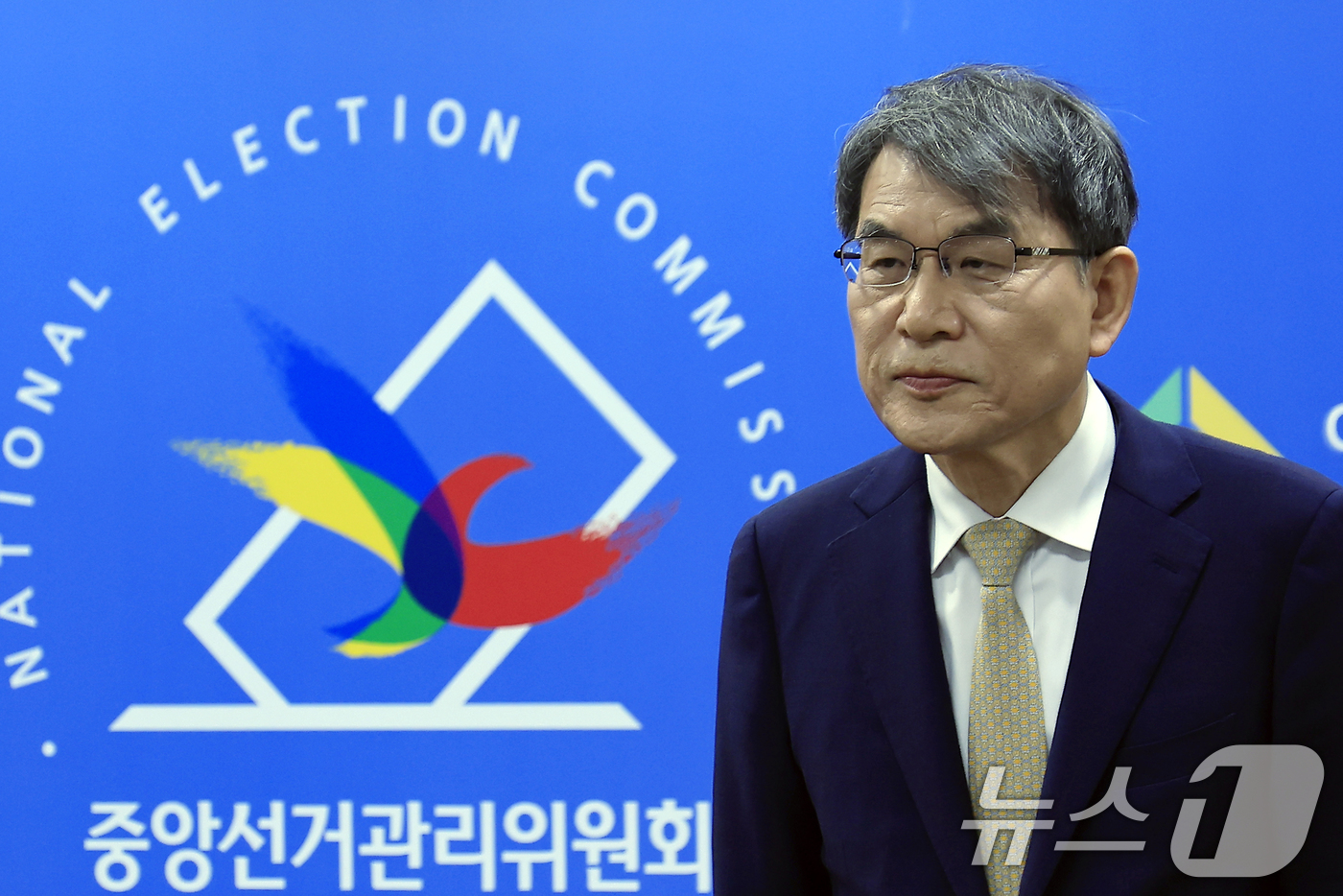 (과천=뉴스1) 박정호 기자 = 노태악 중앙선거관리위원장이 20일 오전 경기도 과천시 홍촌말로 중앙선거관리위원회에서 제9회 전국동시지방선거 관련 ‘국민께 드리는 말씀’ 발표를 위해 …