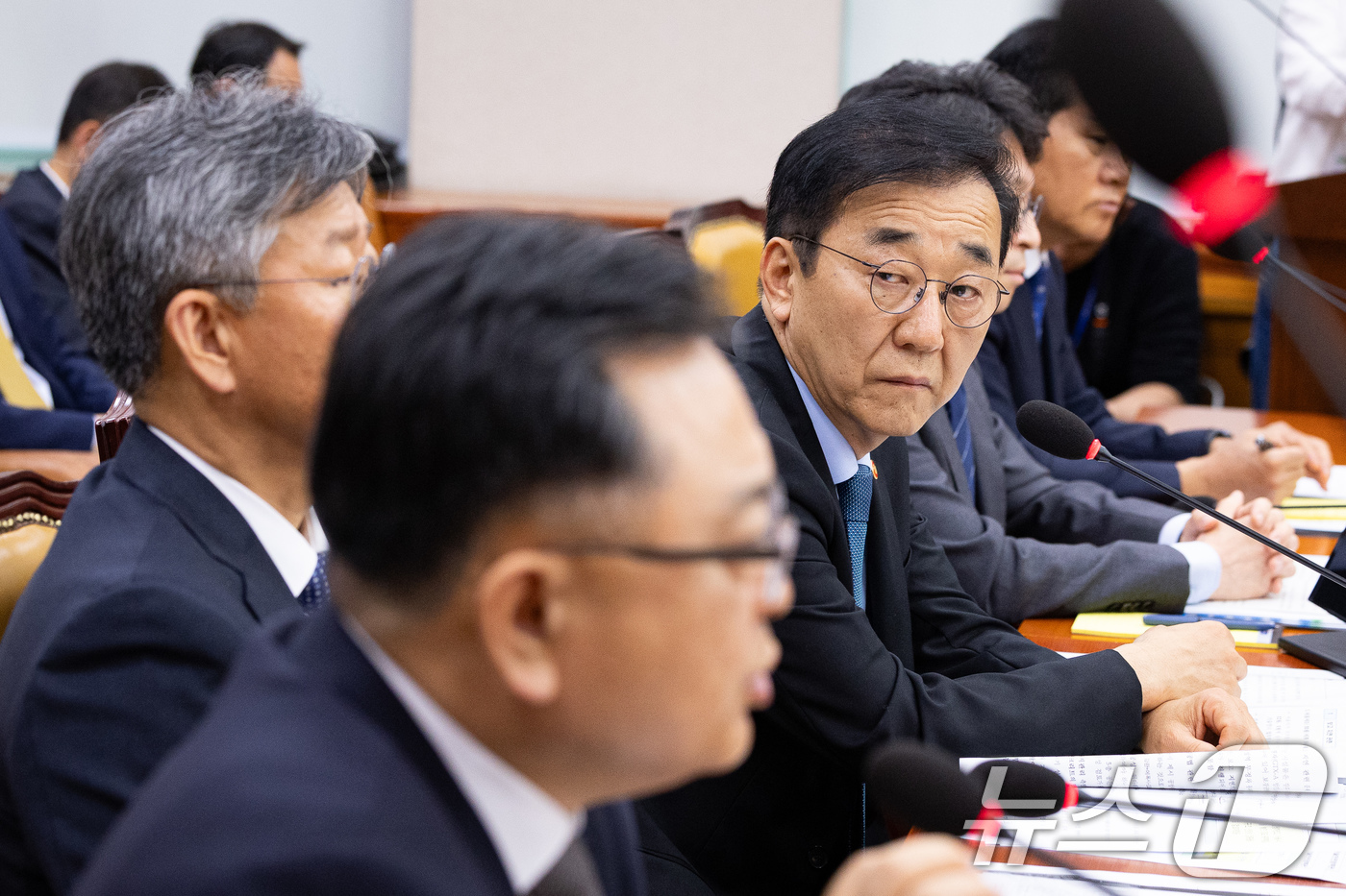 (서울=뉴스1) 유승관 기자 = 김윤덕 국토교통부 장관이 20일 서울 여의도 국회에서 열린 제435회 국회(임시회) 국토교통위원회 제2차 전체회의 GTX-A 삼성역 구간 철근 누락 …