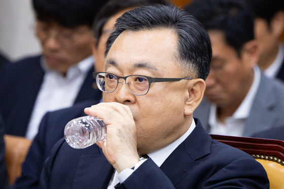 물 마시는 김성보 서울시장 권한대행
