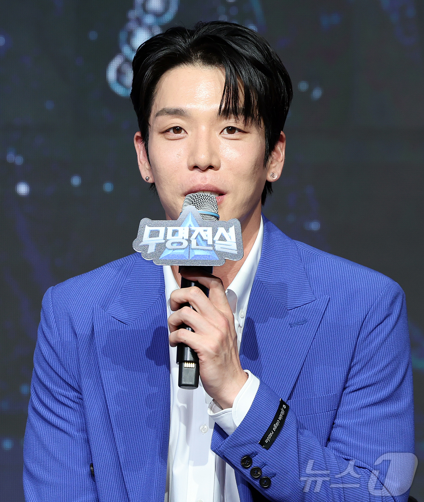 (서울=뉴스1) 김진환 기자 = MBN 트롯 오디션 ‘무명전설-트롯 사내들의 서열전쟁’에서 TOP6을 차지한 2AM 출신 가수 이창민이 20일 서울 마포구 쇼킹케이팝센터에서 열린 …