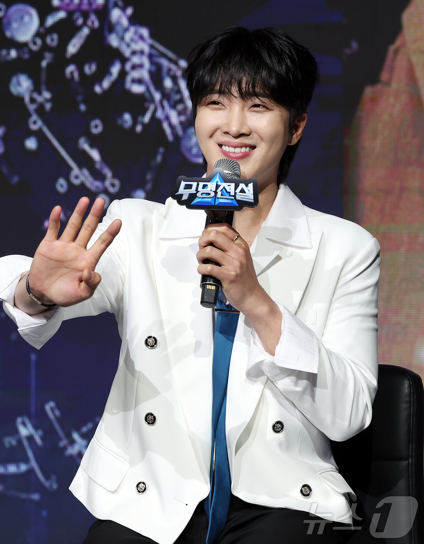 (서울=뉴스1) 김진환 기자 = MBN 트롯 오디션 ‘무명전설-트롯 사내들의 서열전쟁’에서 TOP4를 차지한 가수 황윤성이 20일 서울 마포구 쇼킹케이팝센터에서 열린 톱7 기자간담 …