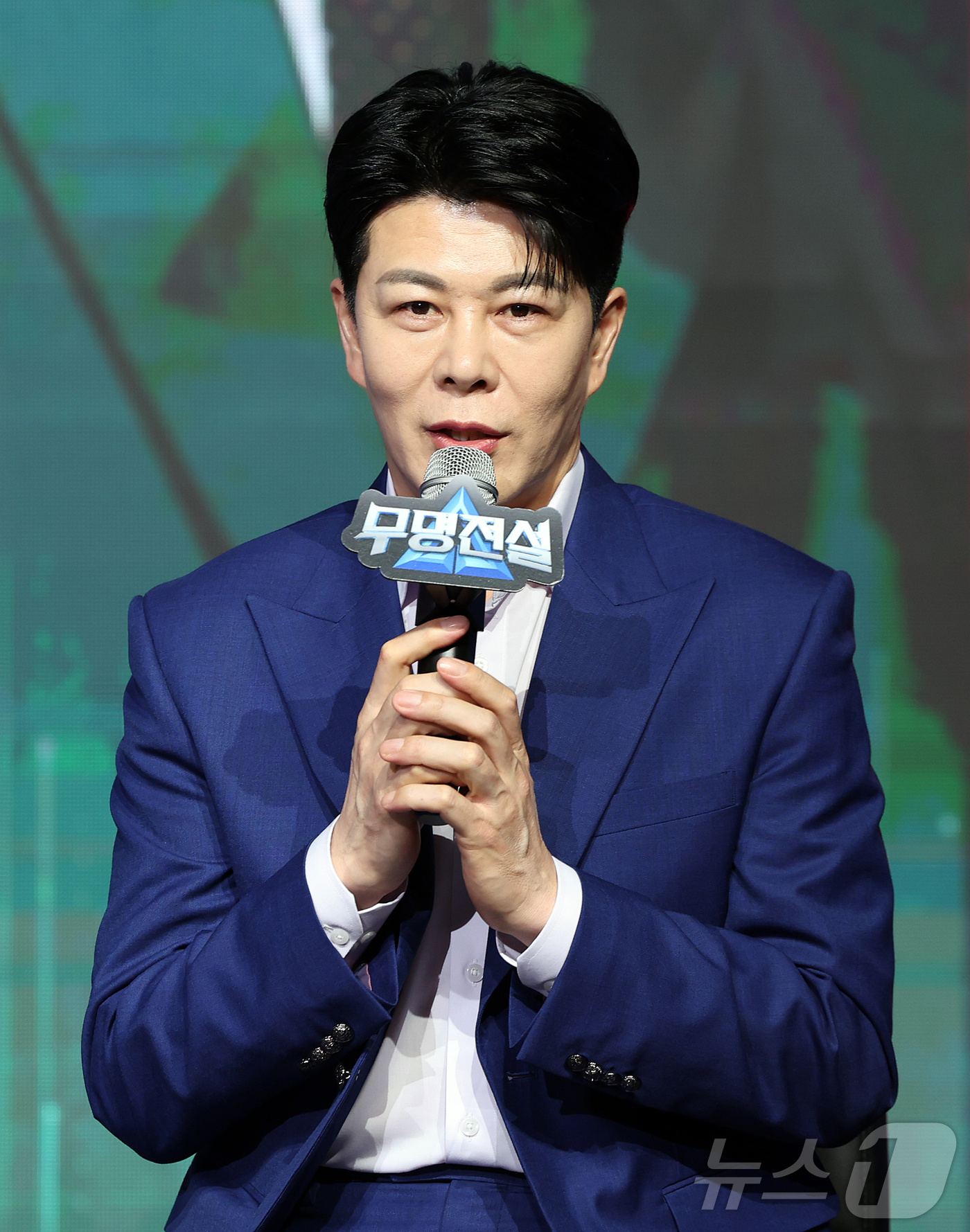 (서울=뉴스1) 김진환 기자 = MBN 트롯 오디션 ‘무명전설-트롯 사내들의 서열전쟁’에서 TOP7을 차지한 가수 이루네가 20일 서울 마포구 쇼킹케이팝센터에서 열린 톱7 기자간담 …