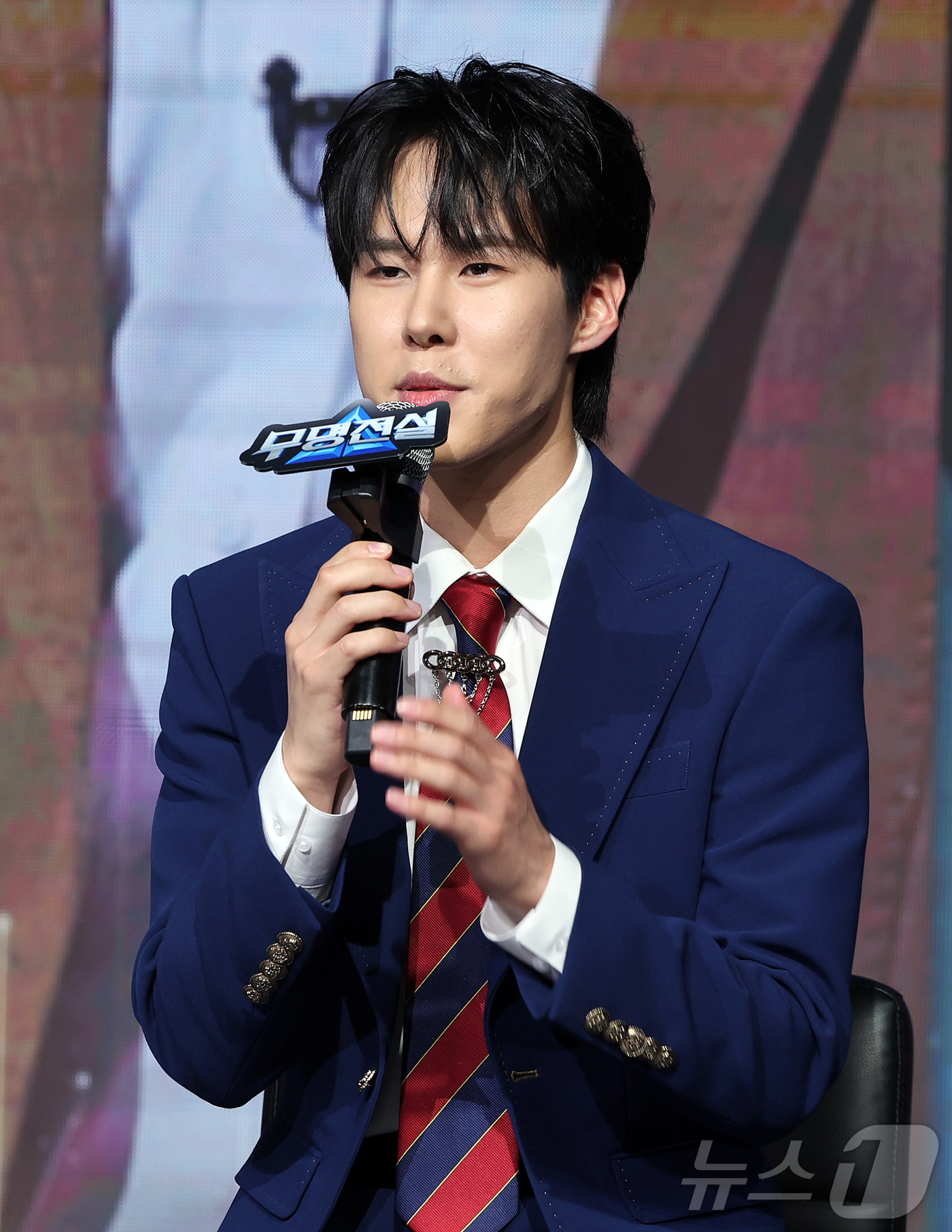 (서울=뉴스1) 김진환 기자 = MBN 트롯 오디션 ‘무명전설-트롯 사내들의 서열전쟁’에서 TOP5를 차지한 가수 정연호가 20일 서울 마포구 쇼킹케이팝센터에서 열린 톱7 기자간담 …