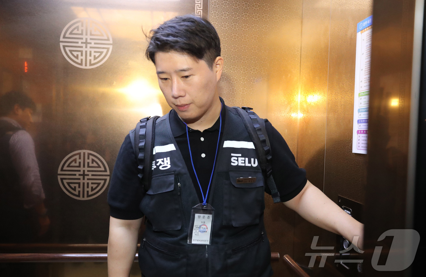 (세종=뉴스1) 김기남 기자 = 최승호 삼성그룹 초기업노동조합 삼성전자지부 위원장이 총파업 예고시점을 하루 앞둔 20일 정부세종청사 중앙노동위원회에서 노사협상 결렬에 따른 총파업 …