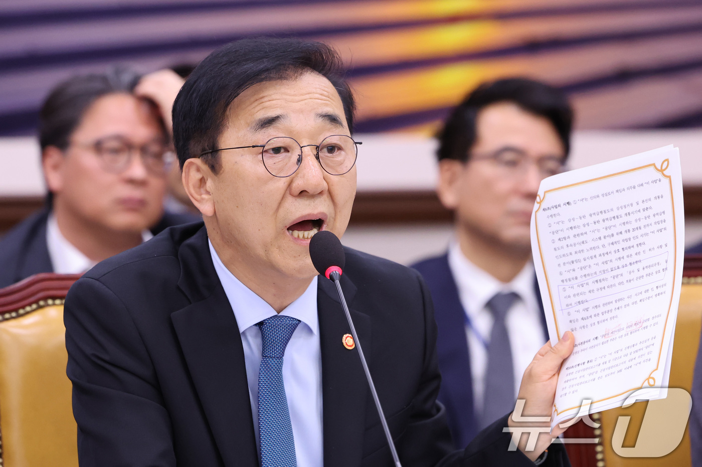 (서울=뉴스1) 신웅수 기자 = 김윤덕 국토교통부 장관이 20일 서울 여의도 국회 국토교통위원회에서 열린 GTX-A 삼성역 구간 철근 누락에 대한 현안 질의에서 의원 질의에 답변하 …