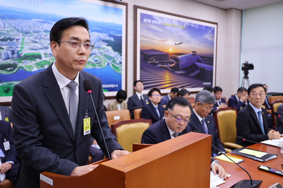 이한우 현대건설 대표이사 바라보는 김윤덕 장관