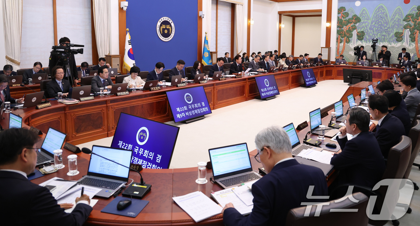 (서울=뉴스1) 허경 기자 = 이재명 대통령이 20일 청와대에서 열린 제22회 국무회의 겸 제9차 비상경제점검회의에서 발언을 하고 있다. 2026.5.20/뉴스1