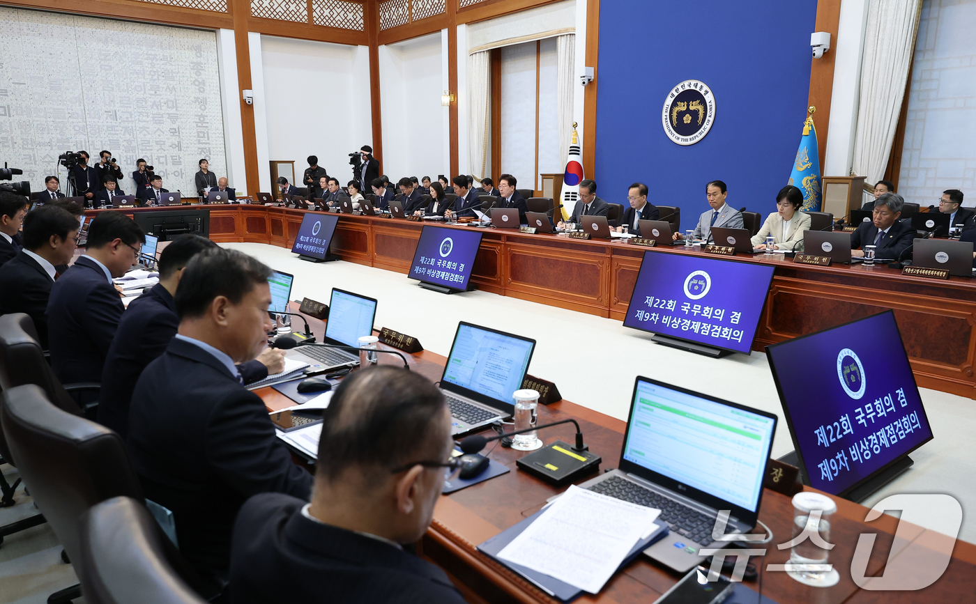 (서울=뉴스1) 허경 기자 = 이재명 대통령이 20일 청와대에서 열린 제22회 국무회의 겸 제9차 비상경제점검회의에서 발언을 하고 있다. 2026.5.20/뉴스1