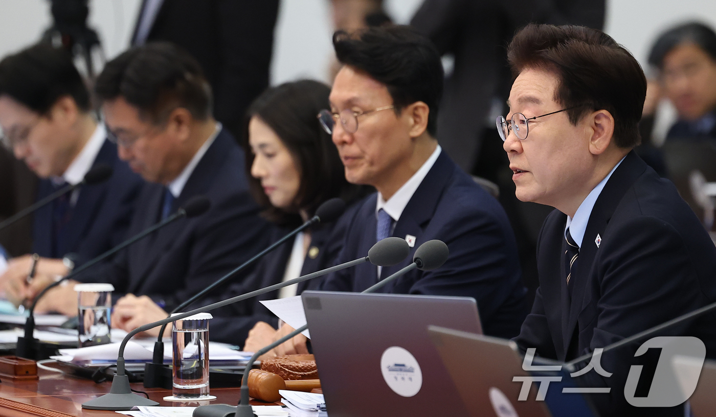 (서울=뉴스1) 허경 기자 = 이재명 대통령이 20일 청와대에서 열린 제22회 국무회의 겸 제9차 비상경제점검회의에서 발언을 하고 있다. 2026.5.20/뉴스1