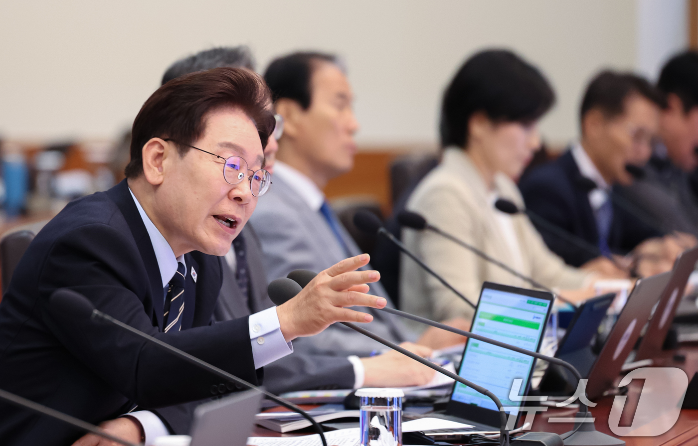 (서울=뉴스1) 허경 기자 = 이재명 대통령이 20일 청와대에서 열린 제22회 국무회의 겸 제9차 비상경제점검회의에서 발언을 하고 있다. 2026.5.20/뉴스1
