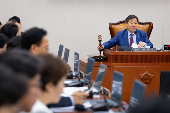 법안 의결하는 산자위