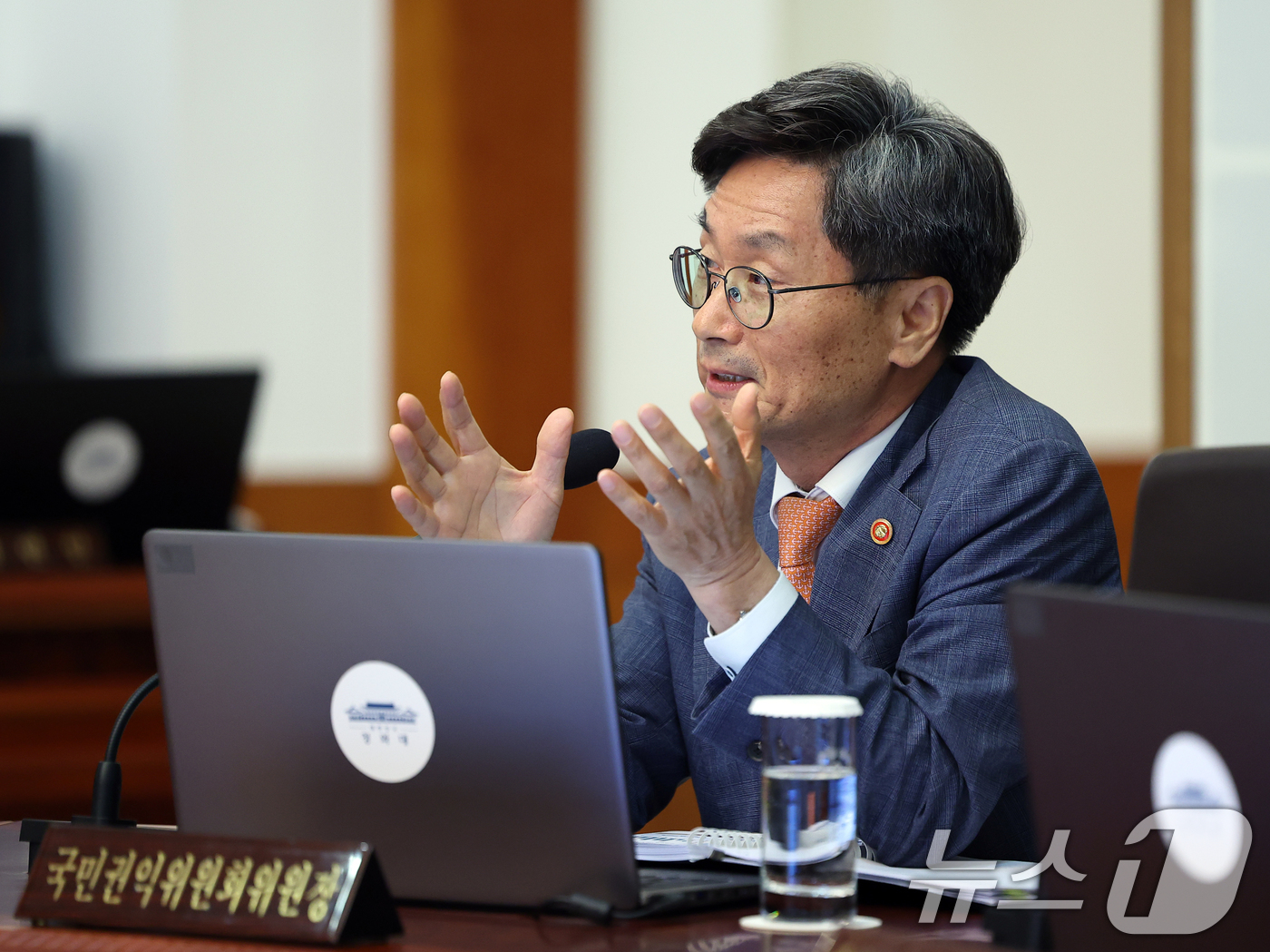 (서울=뉴스1) 허경 기자 = 정일연 국민권익위원장이 20일 청와대에서 열린 제22회 국무회의 겸 제9차 비상경제점검회의에서 발언을 하고 있다. 2026.5.20/뉴스1