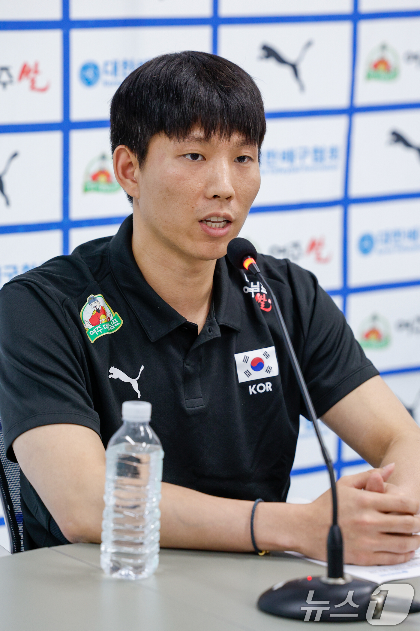 (서울=뉴스1) 안은나 기자 = 남자 배구 국가대표팀 주장 황택의가 20일 오후 서울 송파구 올림픽회관에서 열린 2026년 한국 남녀 배구 국가대표팀 기자회견에 참석해 취재진 질의 …