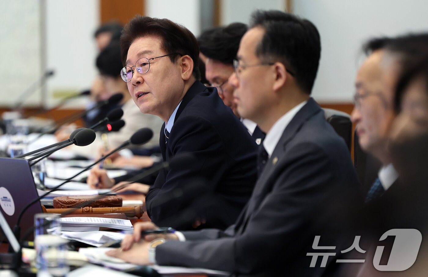 본문 이미지 - 이재명 대통령이 20일 청와대에서 열린 제22회 국무회의 겸 제9차 비상경제점검회의에서 발언을 하고 있다. 2026.5.20 ⓒ 뉴스1 허경 기자