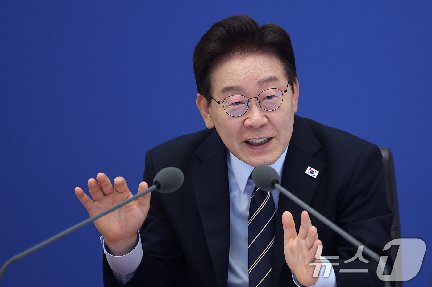 (서울=뉴스1) 허경 기자 = 이재명 대통령이 20일 청와대에서 열린 제22회 국무회의 겸 제9차 비상경제점검회의에서 발언을 하고 있다. 2026.5.20/뉴스1