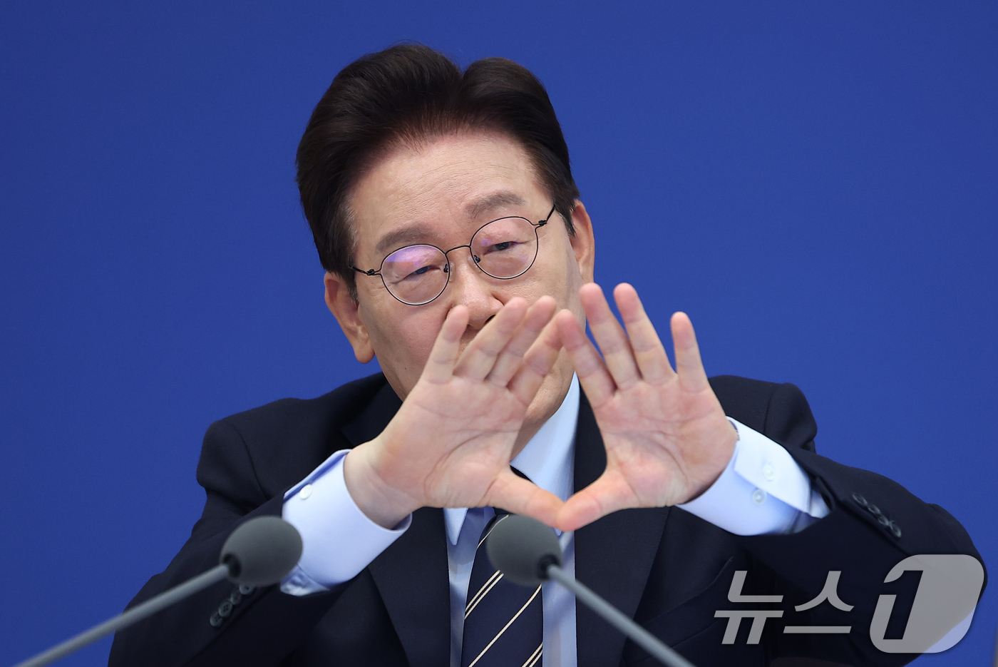 (서울=뉴스1) 허경 기자 = 이재명 대통령이 20일 청와대에서 열린 제22회 국무회의 겸 제9차 비상경제점검회의에서 발언을 하고 있다. 2026.5.20/뉴스1