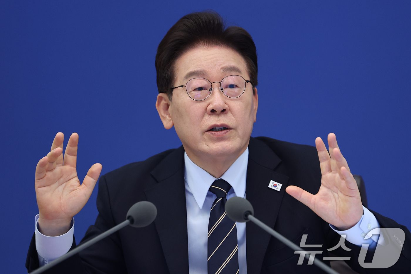 (서울=뉴스1) 허경 기자 = 이재명 대통령이 20일 청와대에서 열린 제22회 국무회의 겸 제9차 비상경제점검회의에서 발언을 하고 있다. 2026.5.20/뉴스1