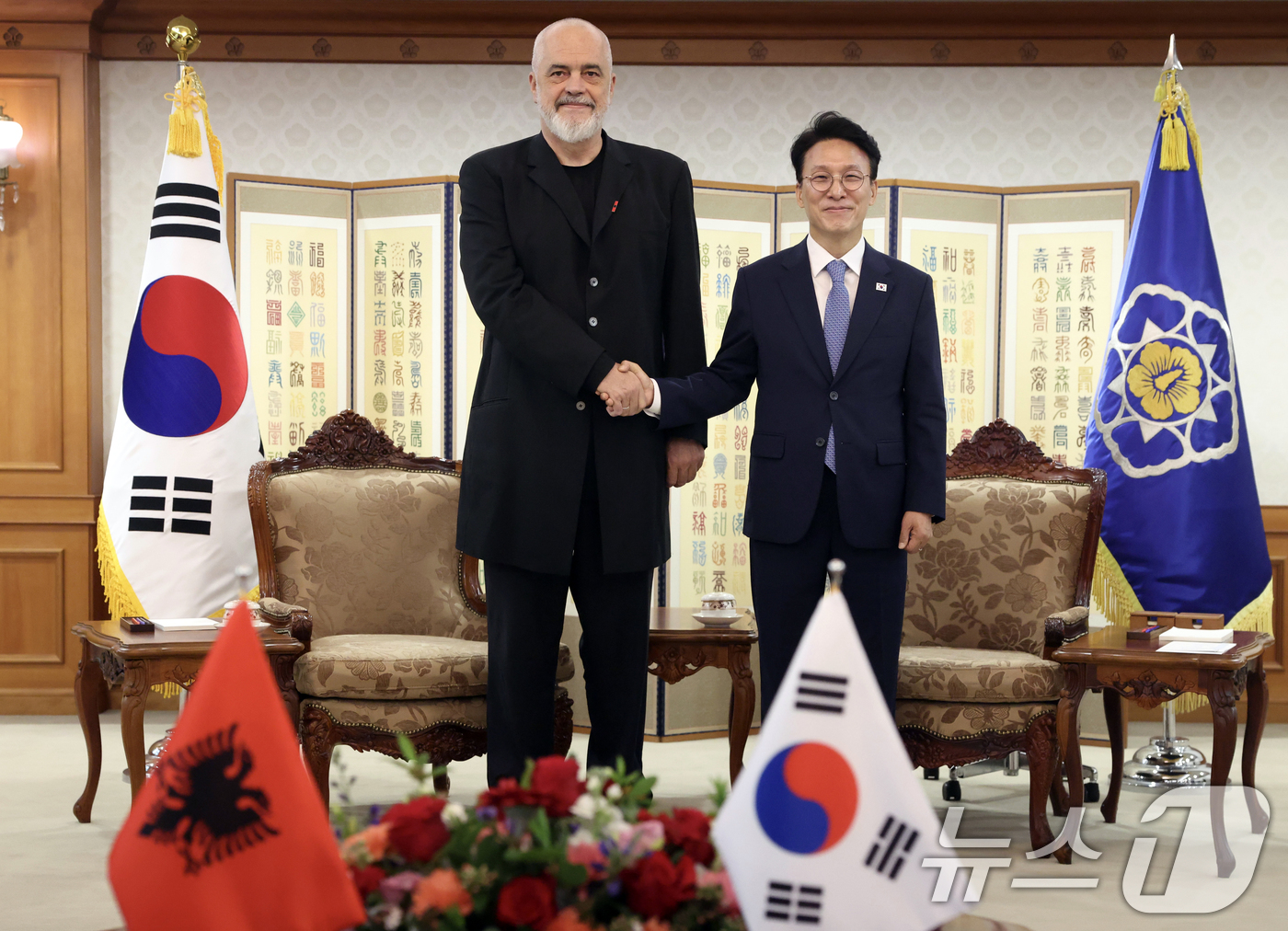(서울=뉴스1) 김명섭 기자 = 김민석 국무총리가 20일 오전 서울 종로구 세종대로 정부서울청사에서 에디 라마(Edi Rama) 알바니아 총리와 면담하고 있다. (국무총리실 제공. …