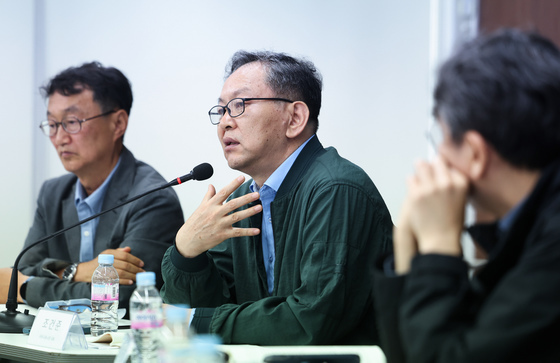 발언하는 조건준 아무나유니온 대표