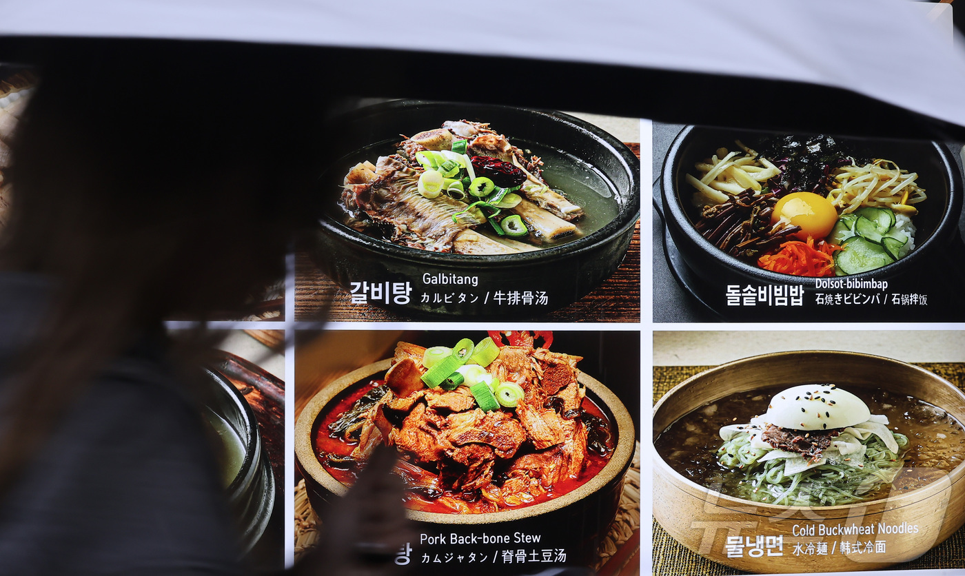 (서울=뉴스1) 김성진 기자 = 고물가 기조가 지속되는 가운데 자장면, 삼겹살, 냉면 등 주요 외식 물가가 전월보다 오른 것으로 나타났다.20일 한국소비자원 가격정보 종합포털 '참 …