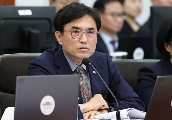발언하는 권창준 고용노동부 차관