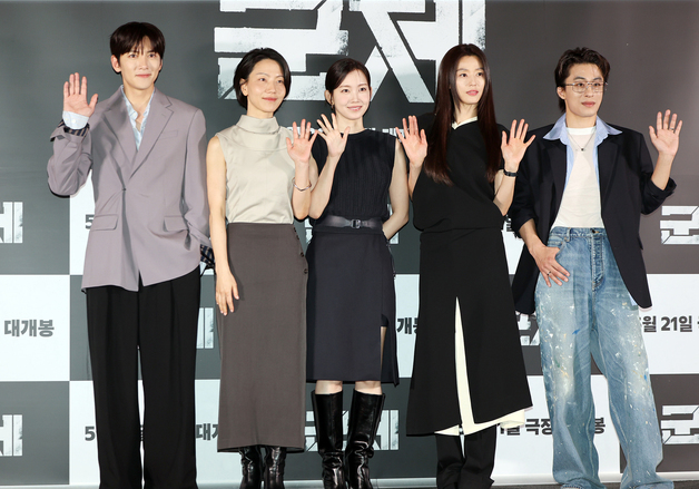 '군체' 칸이 주목한 진화형 좀비…"AI 시대, 인간다움 질문"(종합) [N현장]