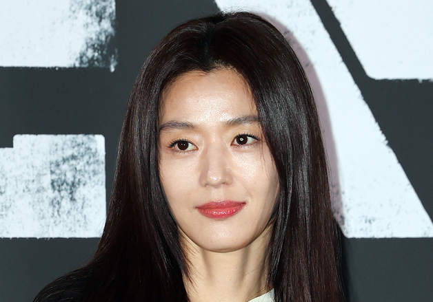 전지현 "'군체' 속 다른 비주얼? 기분 좋고 당황스러워" 웃음 [N인터뷰]①