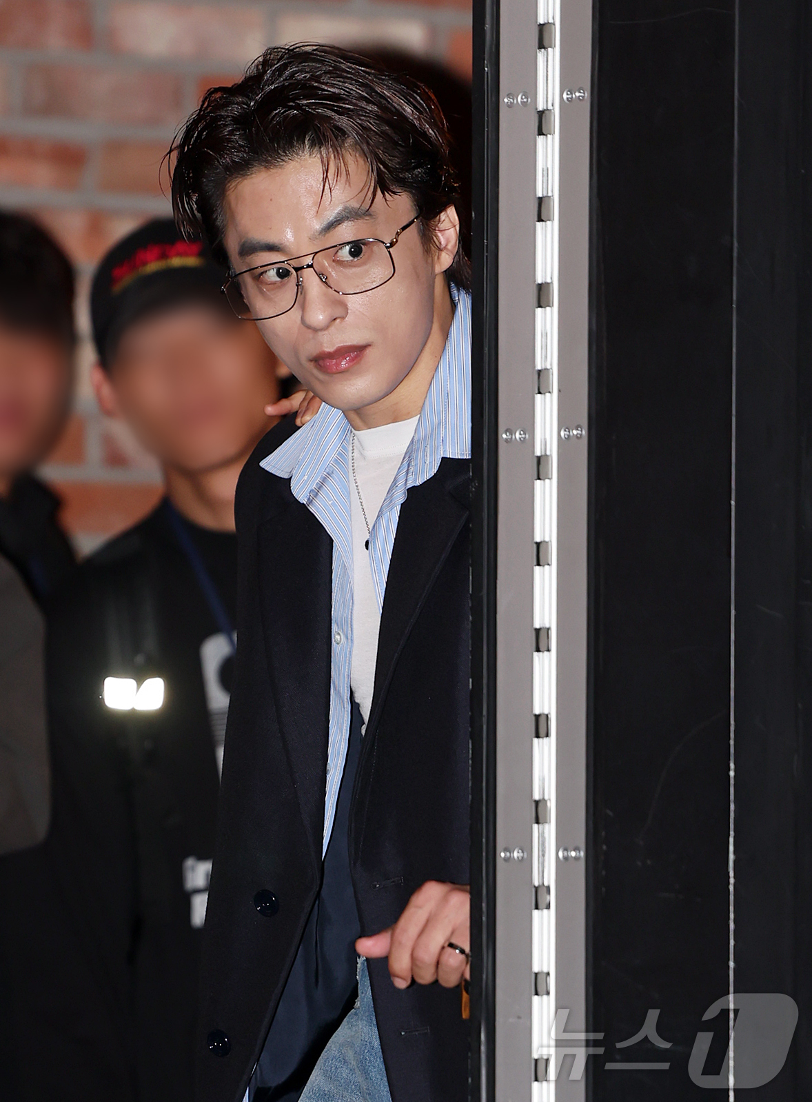 (서울=뉴스1) 김진환 기자 = 배우 구교환이 20일 서울 용산구 CGV용산아이파크몰에서 열린 영화 '군체' 기자간담회에 참석하고 있다.'군체'는 정체불명의 감염사태로 봉쇄된 건물 …