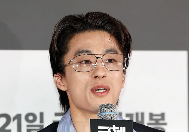 인사말 하는 구교환