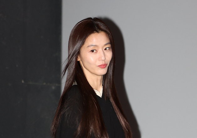 전지현, 여유 넘치는 입장
