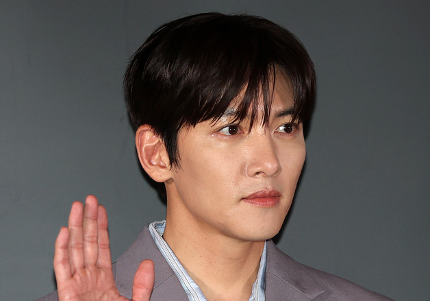 '군체' 지창욱 "좀비와 첫만남 경이로웠다…연기 감탄" [N현장]