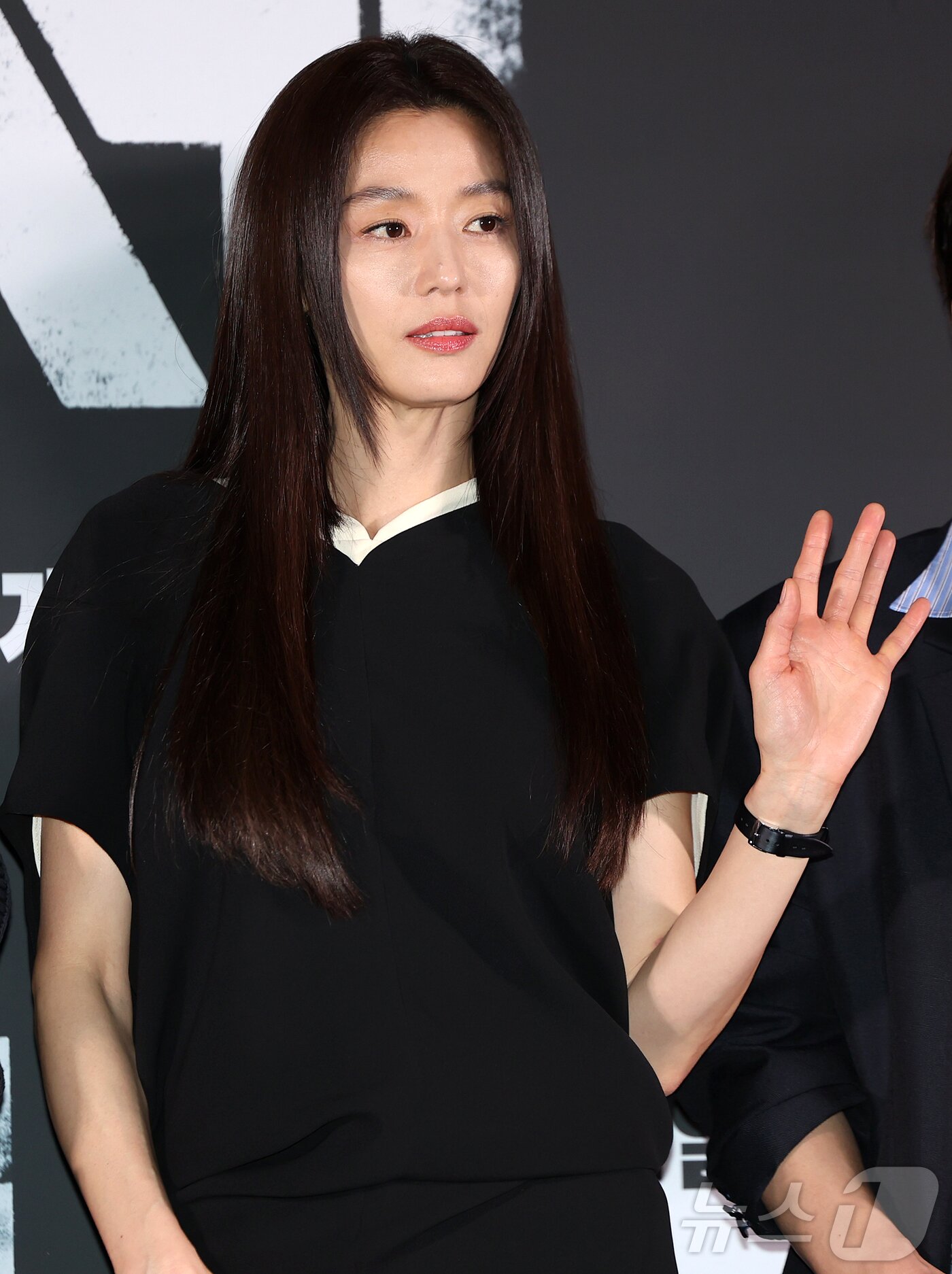 전지현, 아름다운 손인사