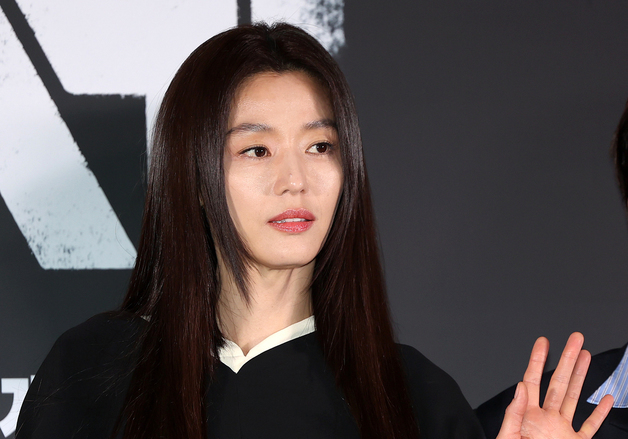 전지현, 아름다운 손인사
