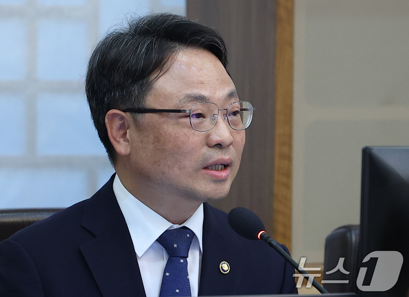 (서울=뉴스1) 허경 기자 = 박은식 산림청장이 20일 청와대에서 열린 제22회 국무회의 겸 제9차 비상경제점검회의에서 부처 성과보고를 하고 있다. 2026.5.20/뉴스1