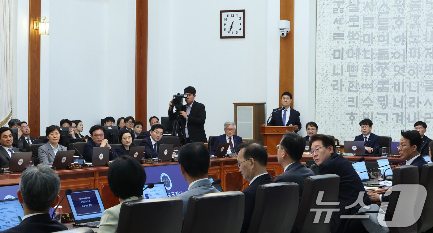 (서울=뉴스1) 허경 기자 = 이재명 대통령이 20일 청와대에서 열린 제22회 국무회의 겸 제9차 비상경제점검회의에서 발언을 하고 있다. 2026.5.20/뉴스1